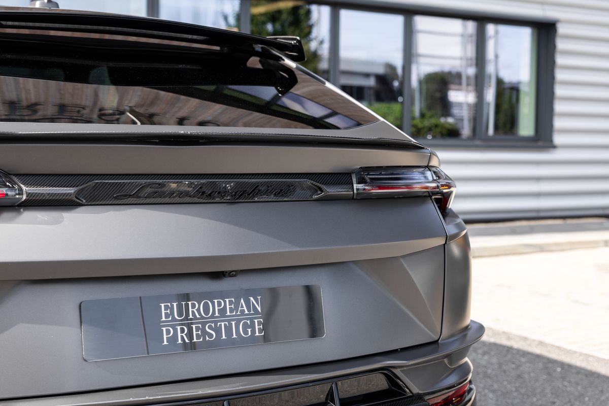 2023 Lamborghini Urus Performante