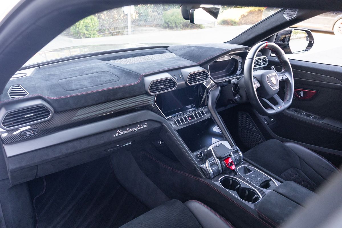 2023 Lamborghini Urus Performante
