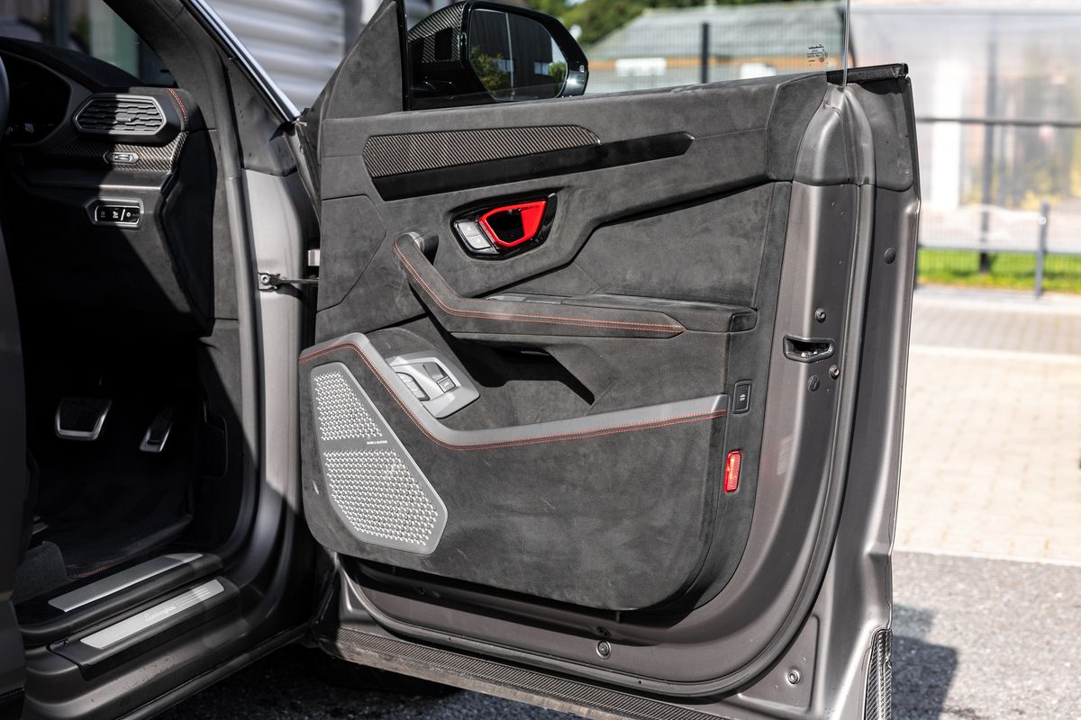 2023 Lamborghini Urus Performante