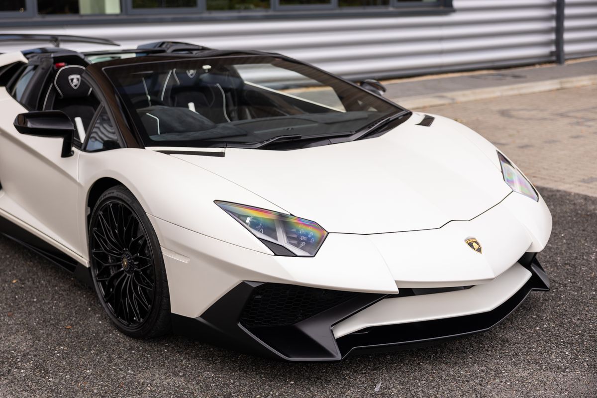 2016 Lamborghini Aventador SV Roadster