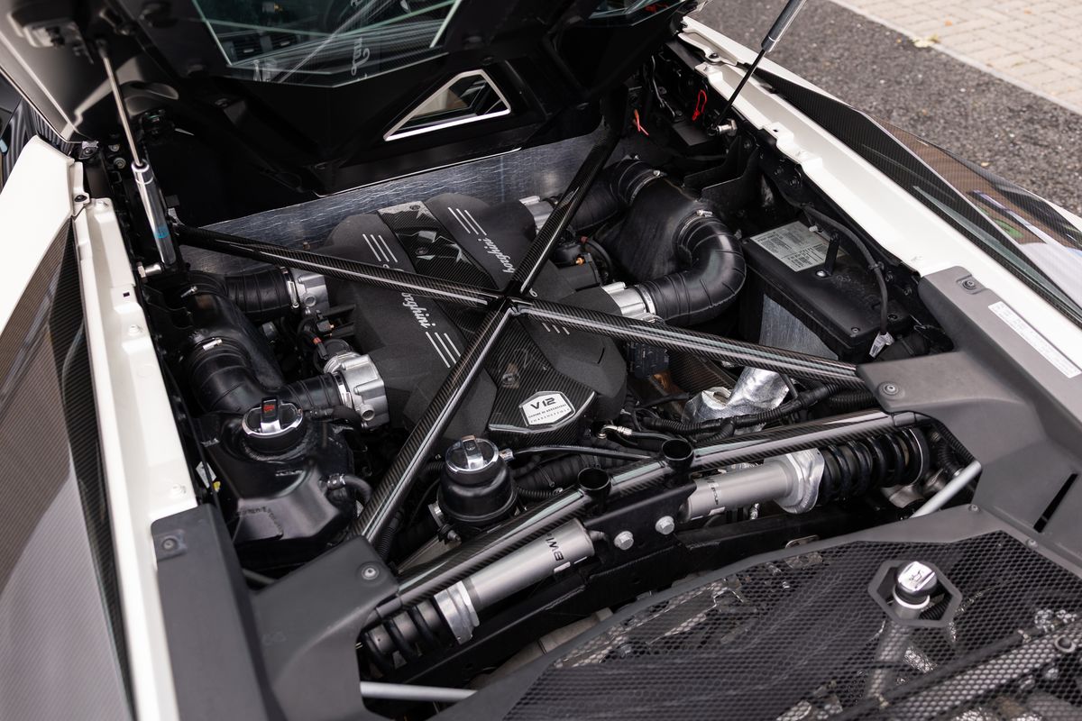 2016 Lamborghini Aventador SV Roadster