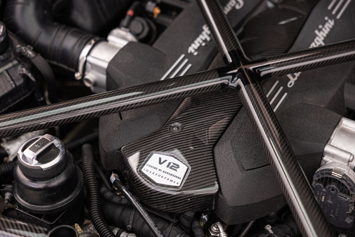 2016 Lamborghini Aventador SV Roadster