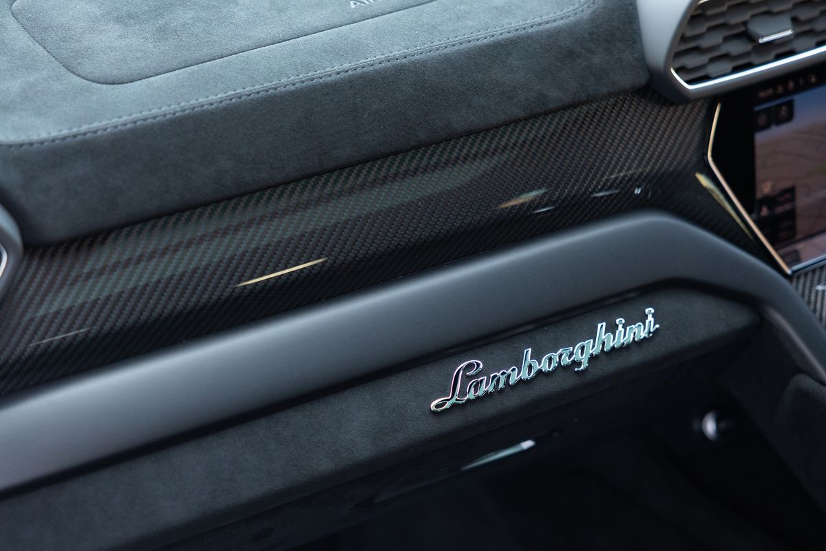 2024 Lamborghini Urus Performante