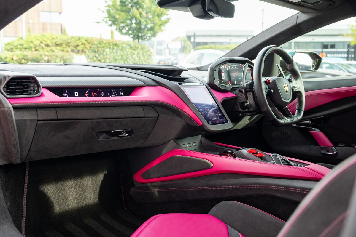 2024 Lamborghini Revuelto