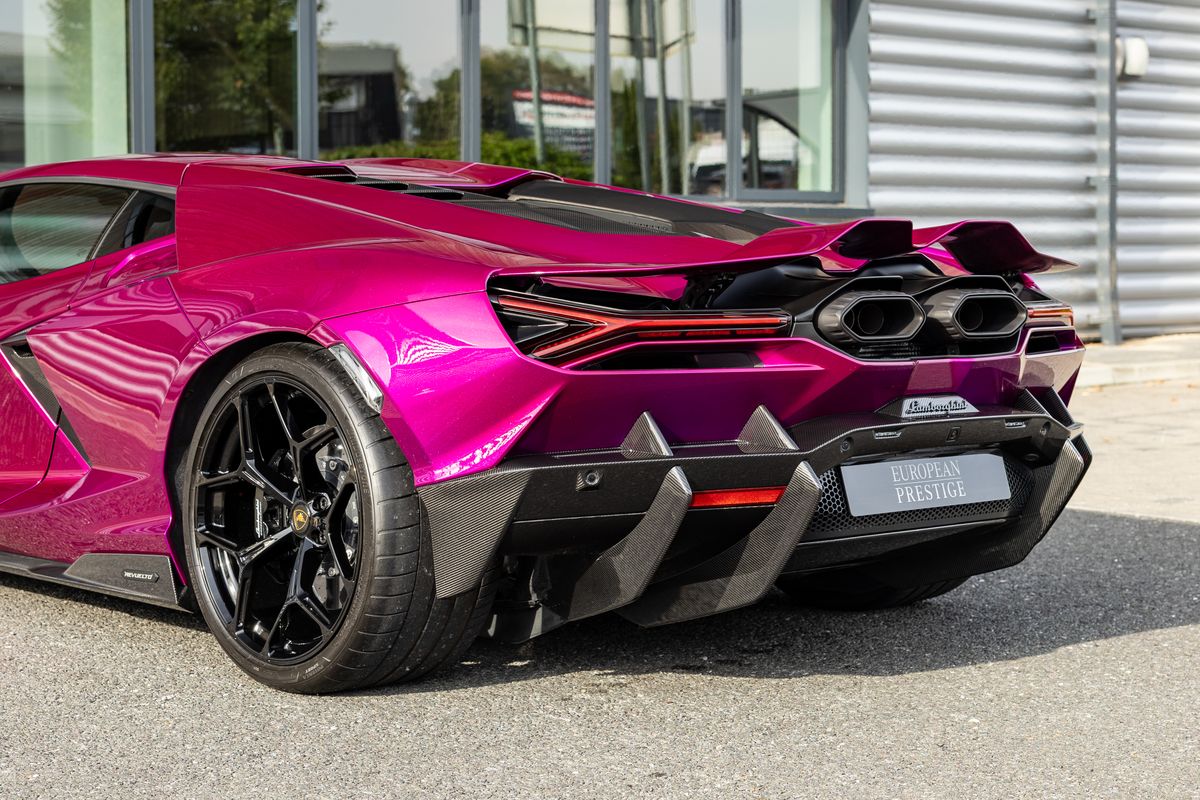 2024 Lamborghini Revuelto