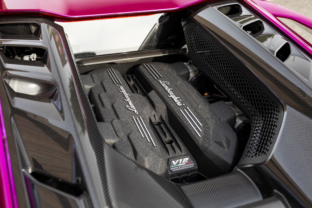 2024 Lamborghini Revuelto