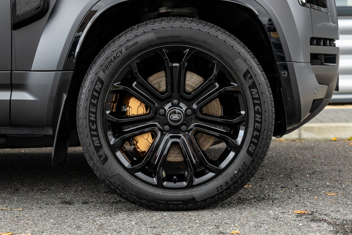 2025 Land Rover Defender 110 OCTA Edition One