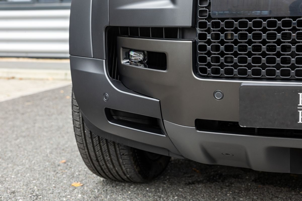 2025 Land Rover Defender 110 OCTA Edition One