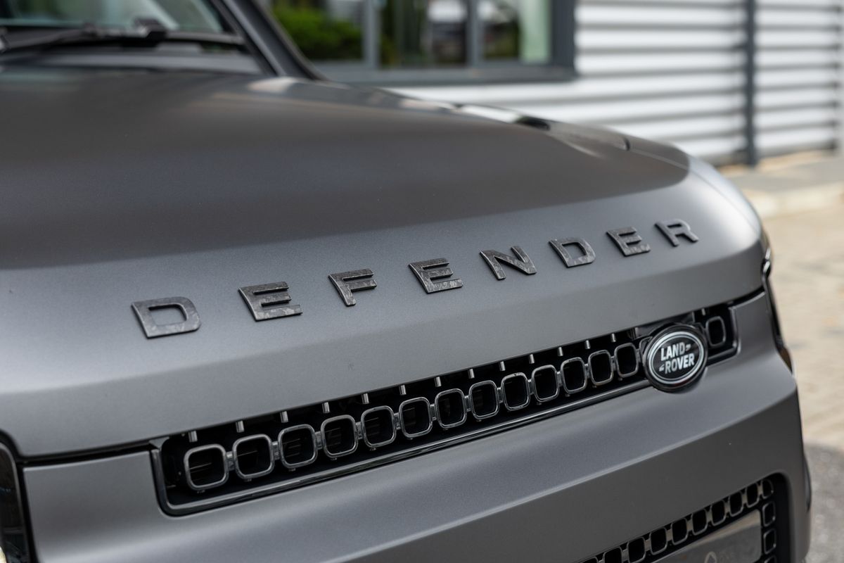 2025 Land Rover Defender 110 OCTA Edition One