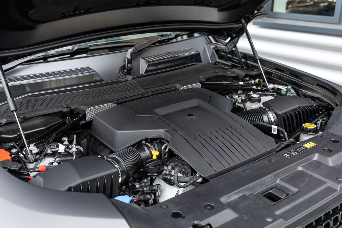 2025 Land Rover Defender 110 OCTA Edition One