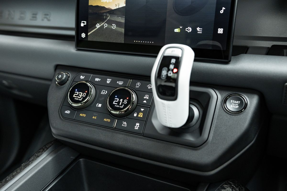 2025 Land Rover Defender 110 OCTA Edition One