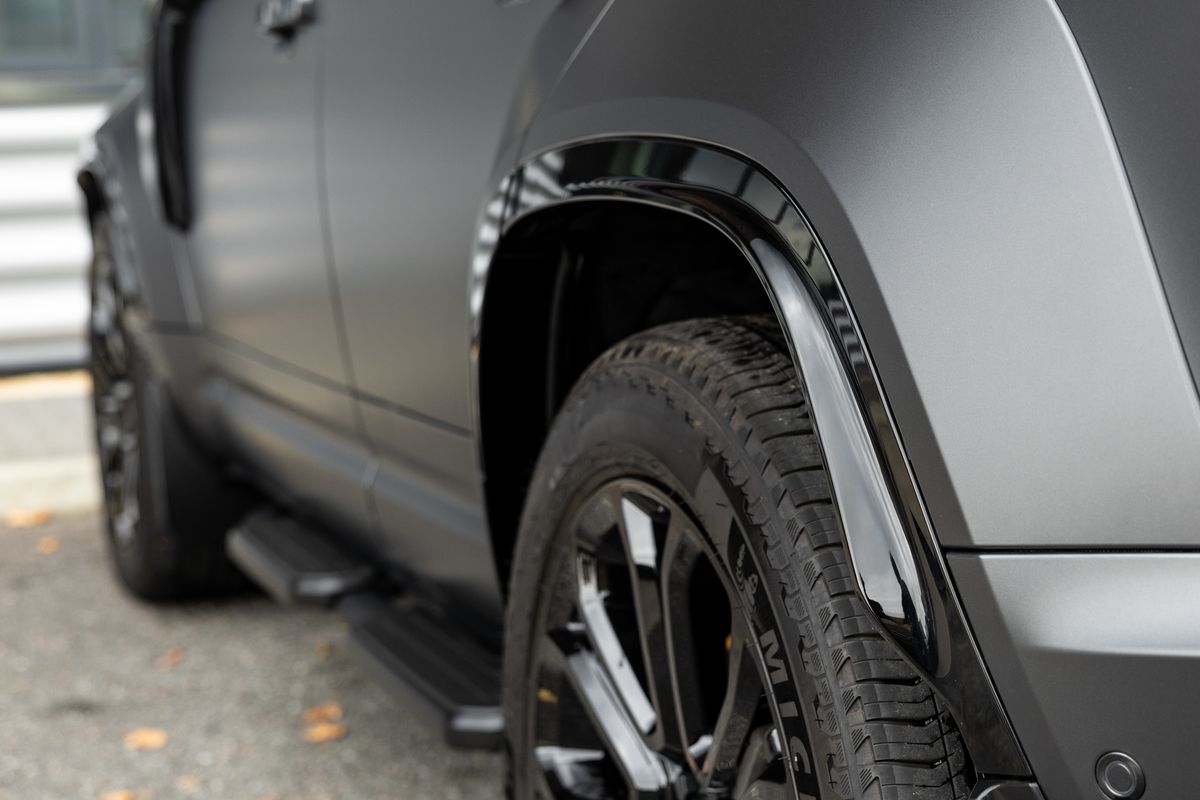 2025 Land Rover Defender 110 OCTA Edition One