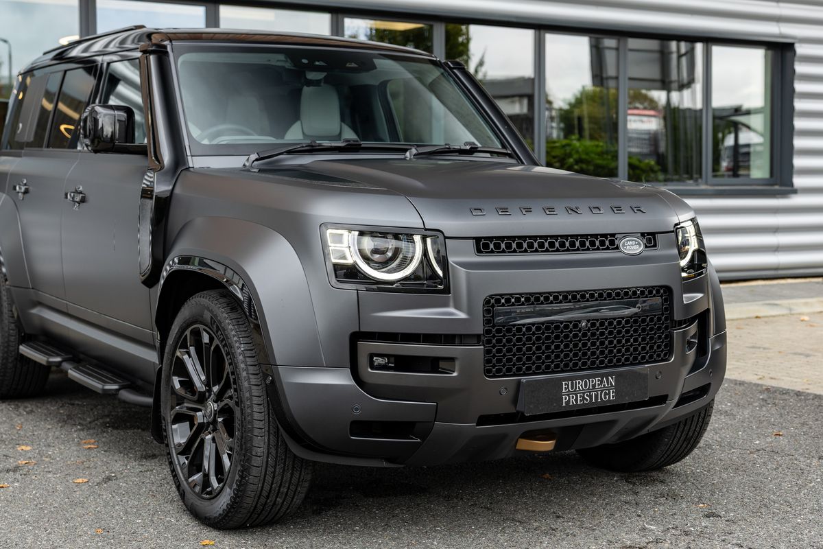2025 Land Rover Defender 110 OCTA Edition One