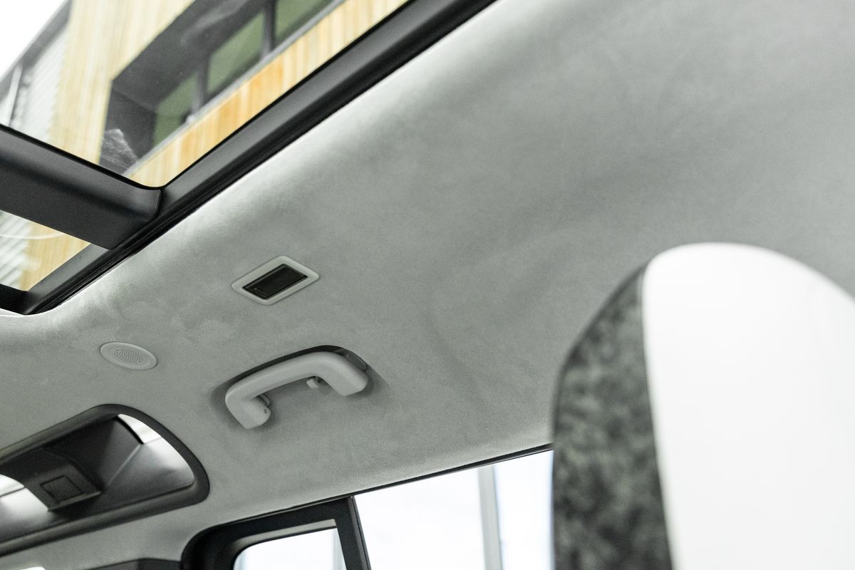 2025 Land Rover Defender 110 OCTA Edition One