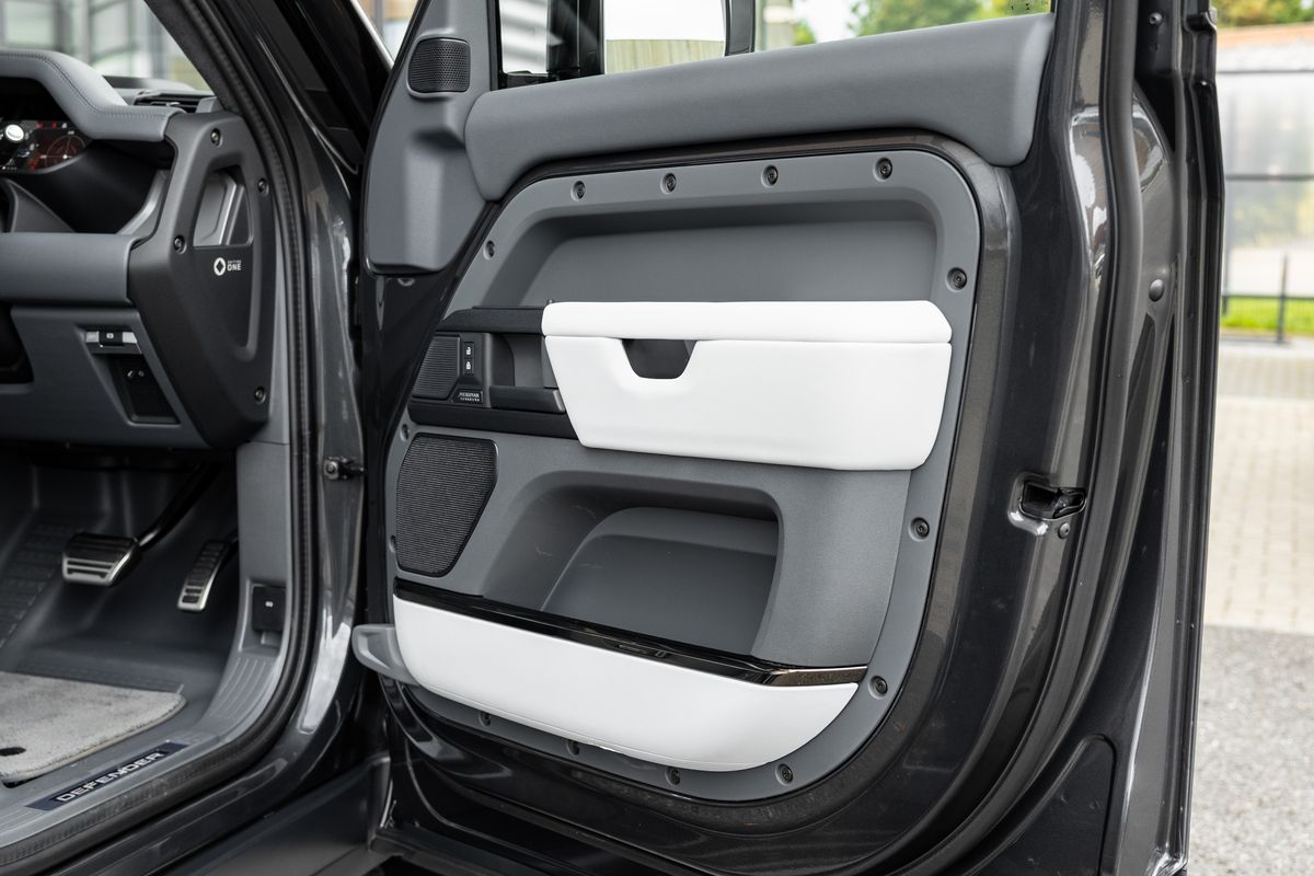 2025 Land Rover Defender 110 OCTA Edition One