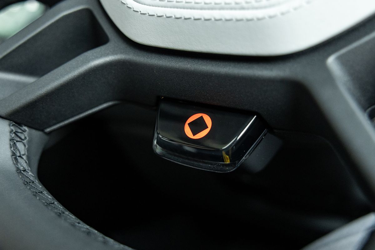 2025 Land Rover Defender 110 OCTA Edition One