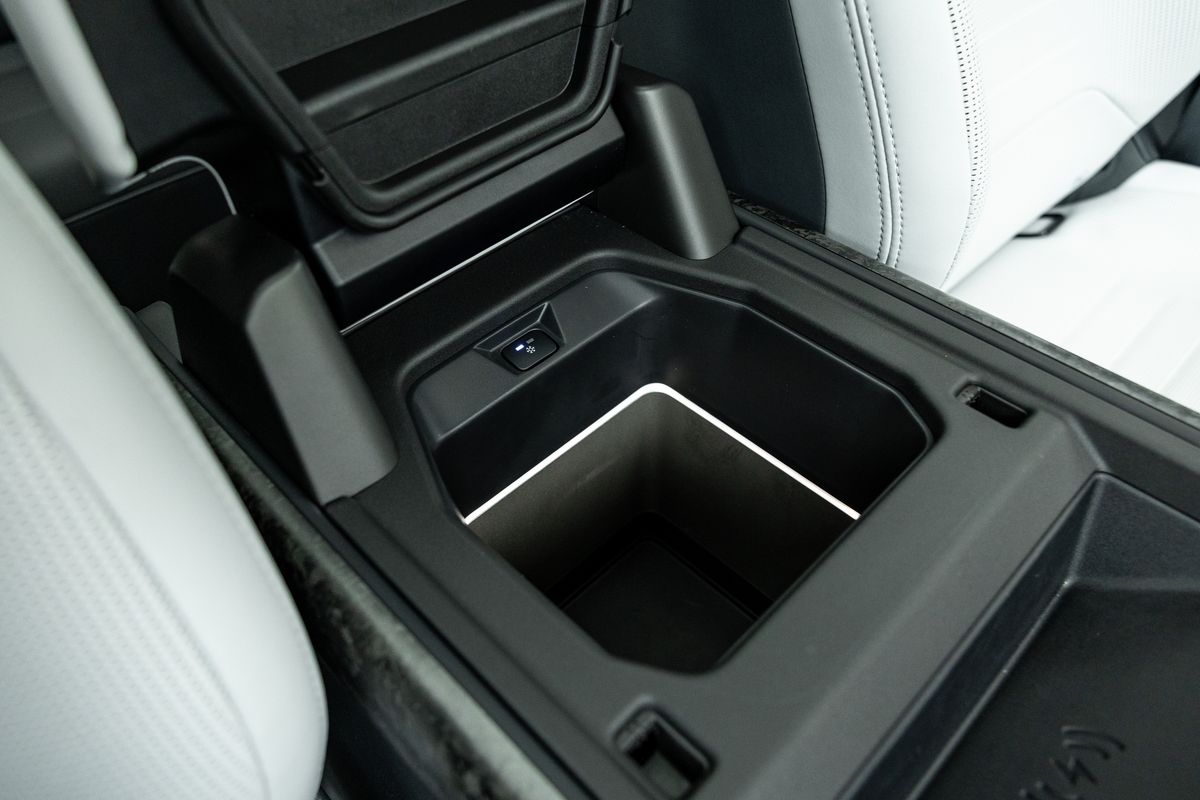 2025 Land Rover Defender 110 OCTA Edition One