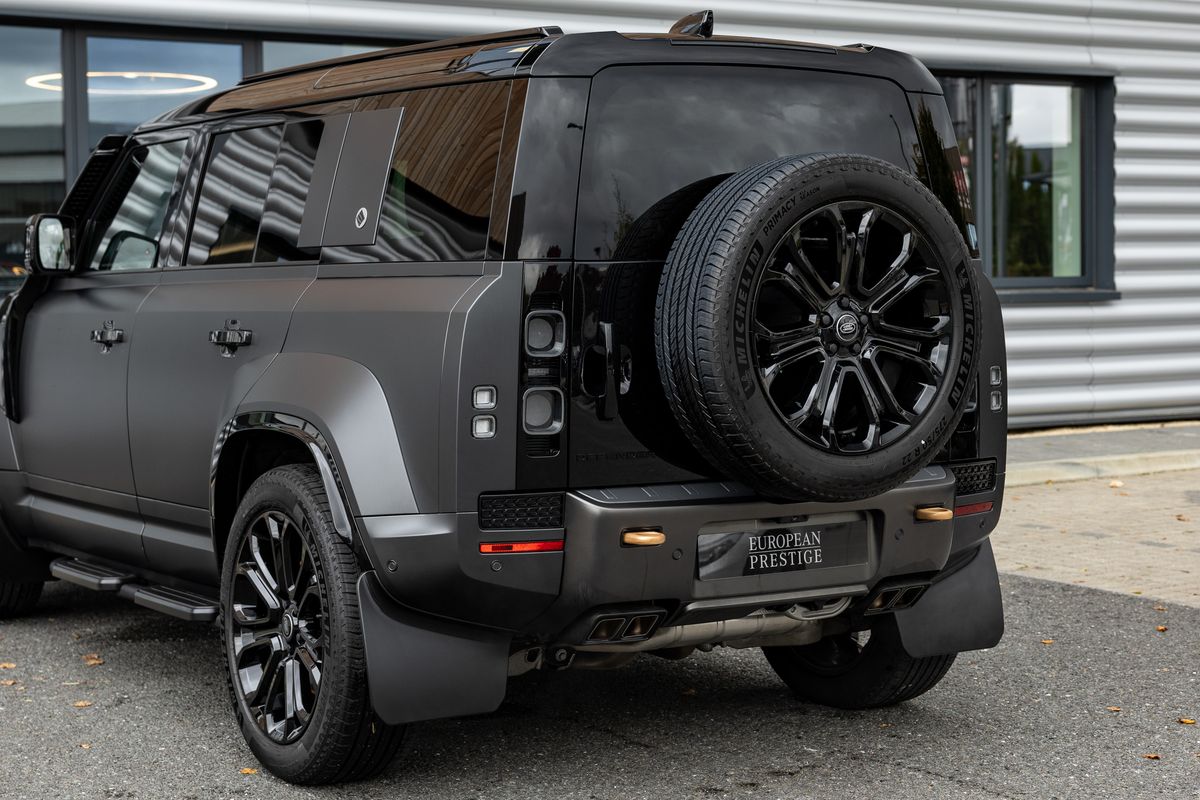 2025 Land Rover Defender 110 OCTA Edition One