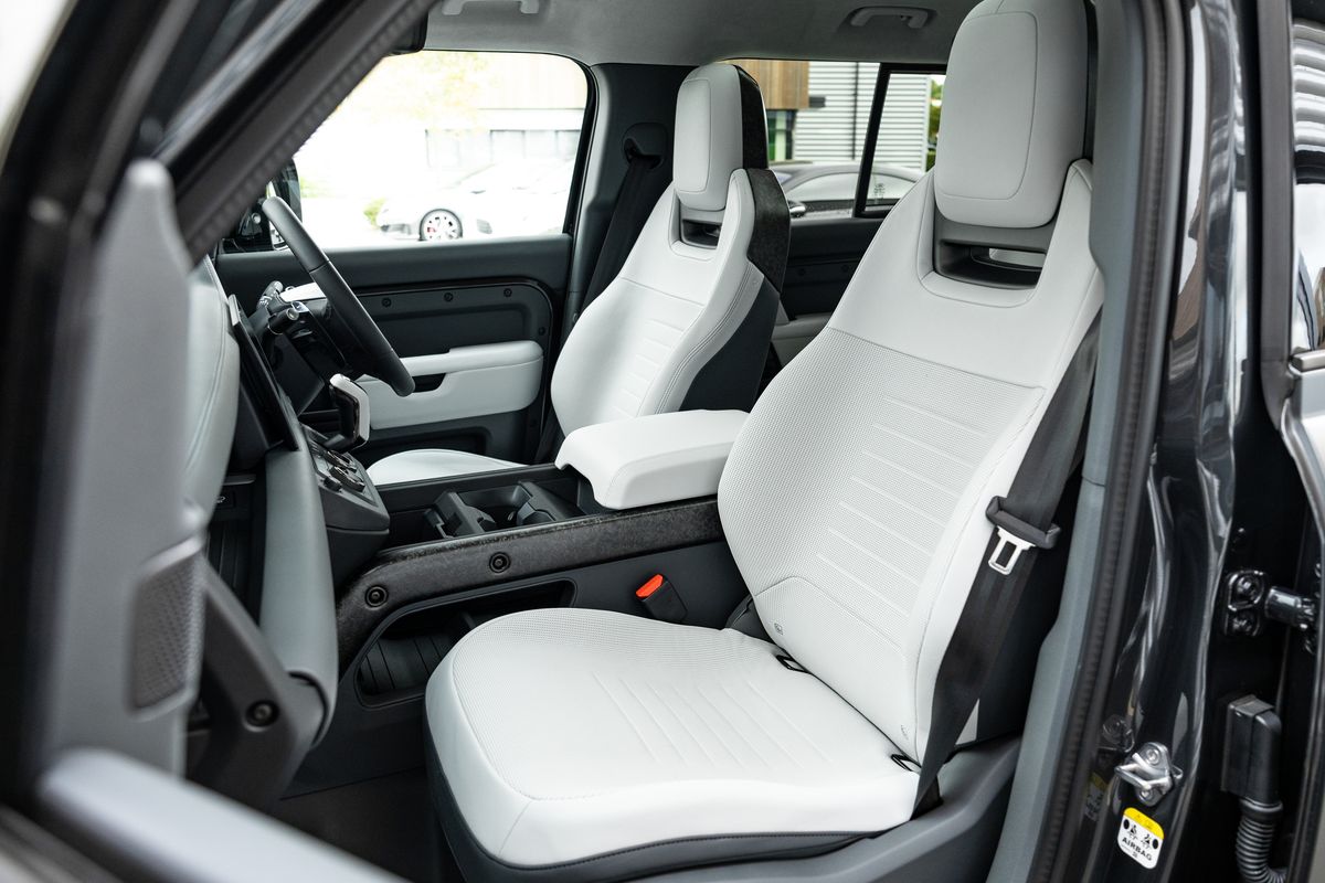 2025 Land Rover Defender 110 OCTA Edition One