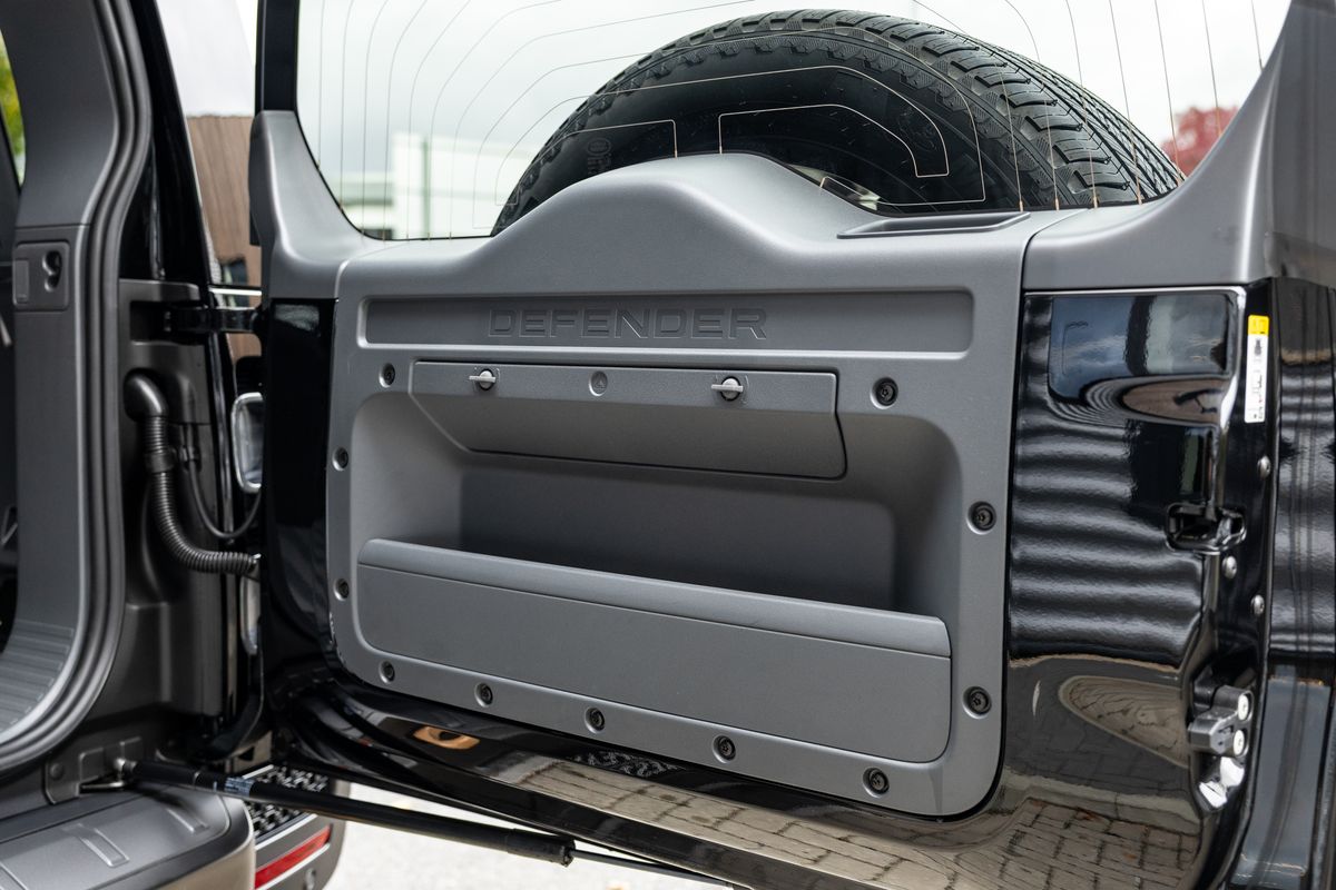 2025 Land Rover Defender 110 OCTA Edition One