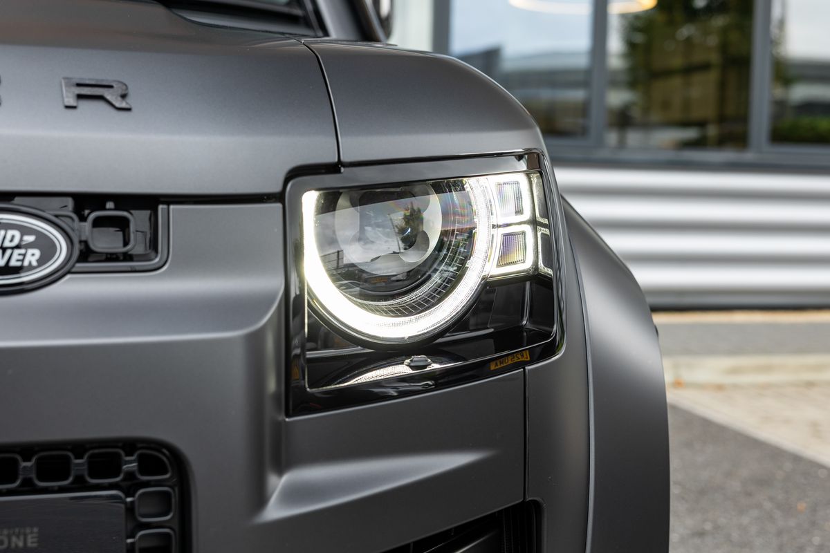 2025 Land Rover Defender 110 OCTA Edition One