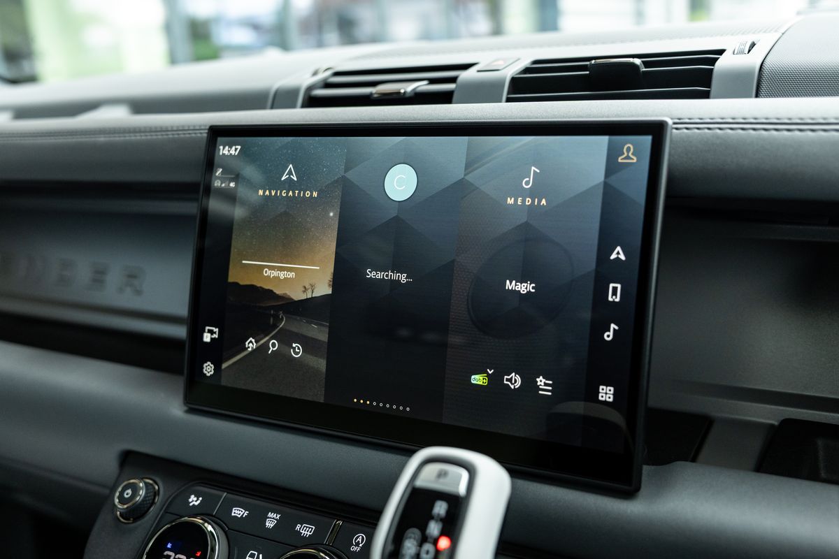 2025 Land Rover Defender 110 OCTA Edition One