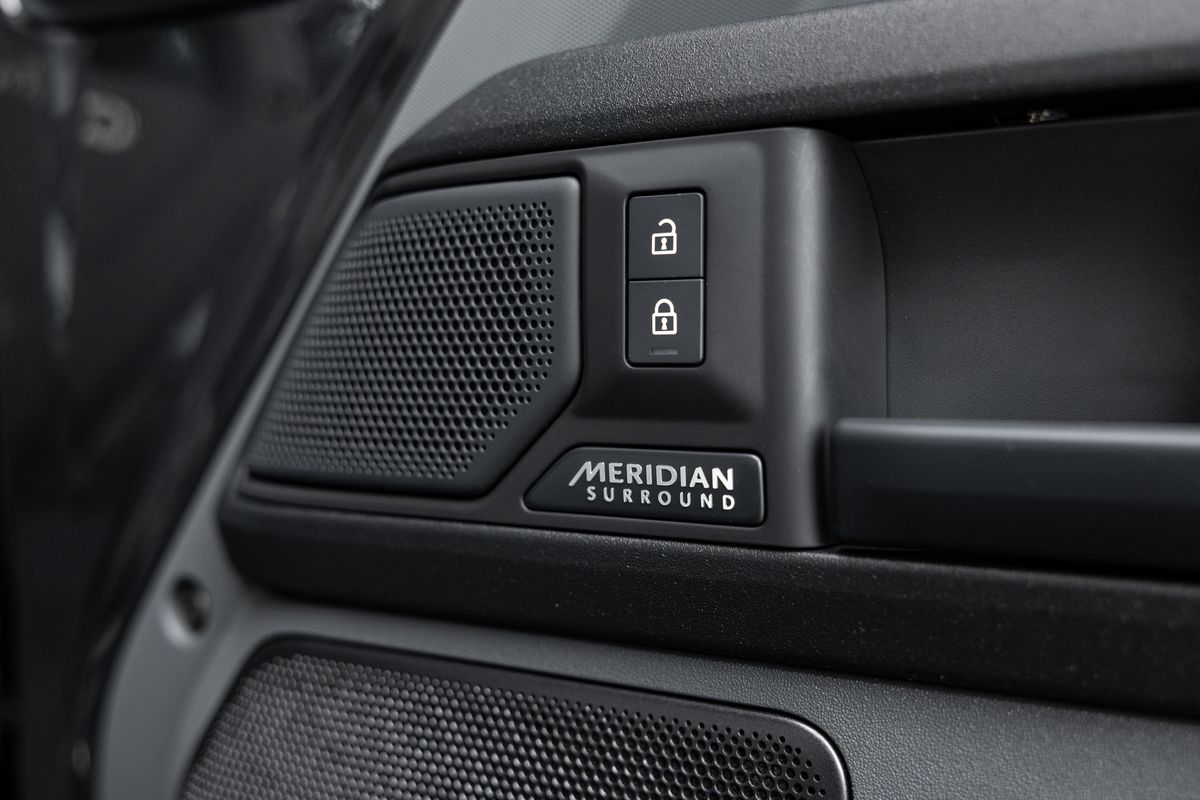 2025 Land Rover Defender 110 OCTA Edition One