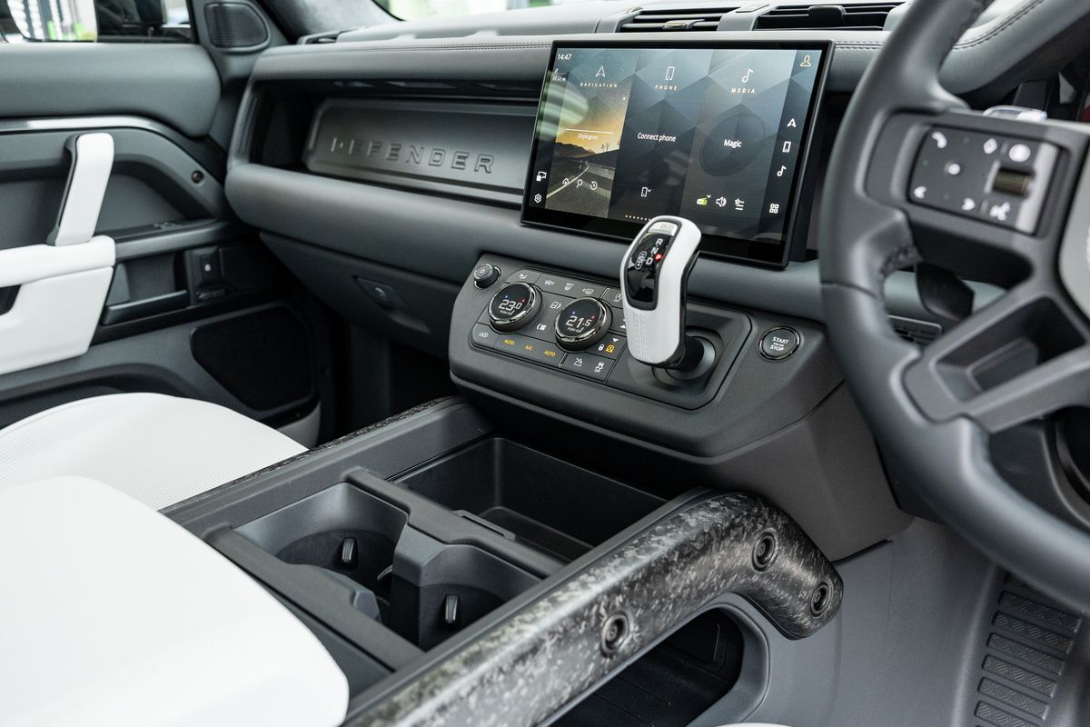 2025 Land Rover Defender 110 OCTA Edition One