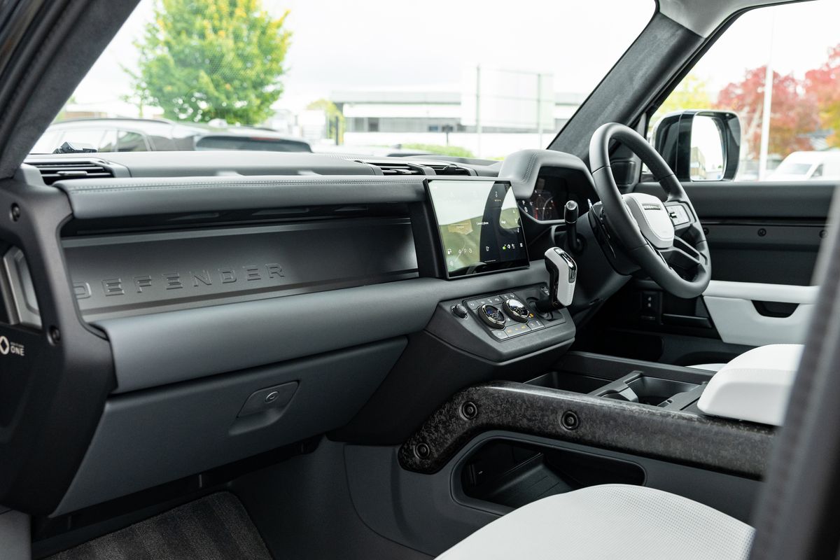 2025 Land Rover Defender 110 OCTA Edition One