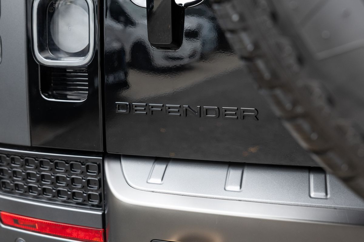 2025 Land Rover Defender 110 OCTA Edition One