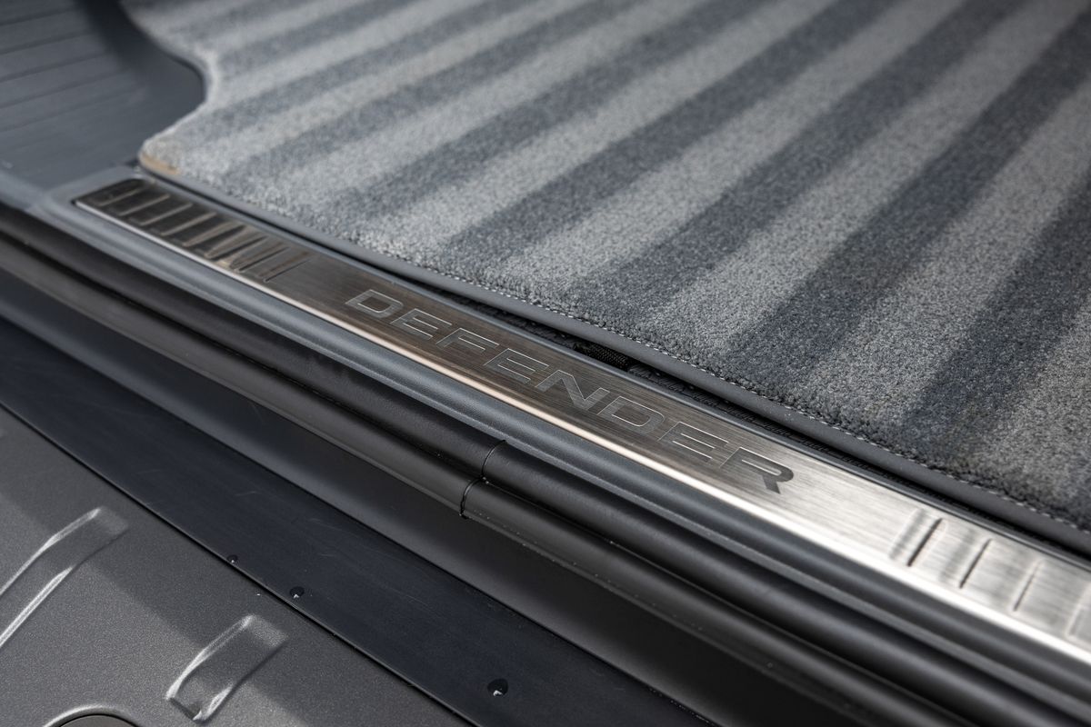 2025 Land Rover Defender 110 OCTA Edition One