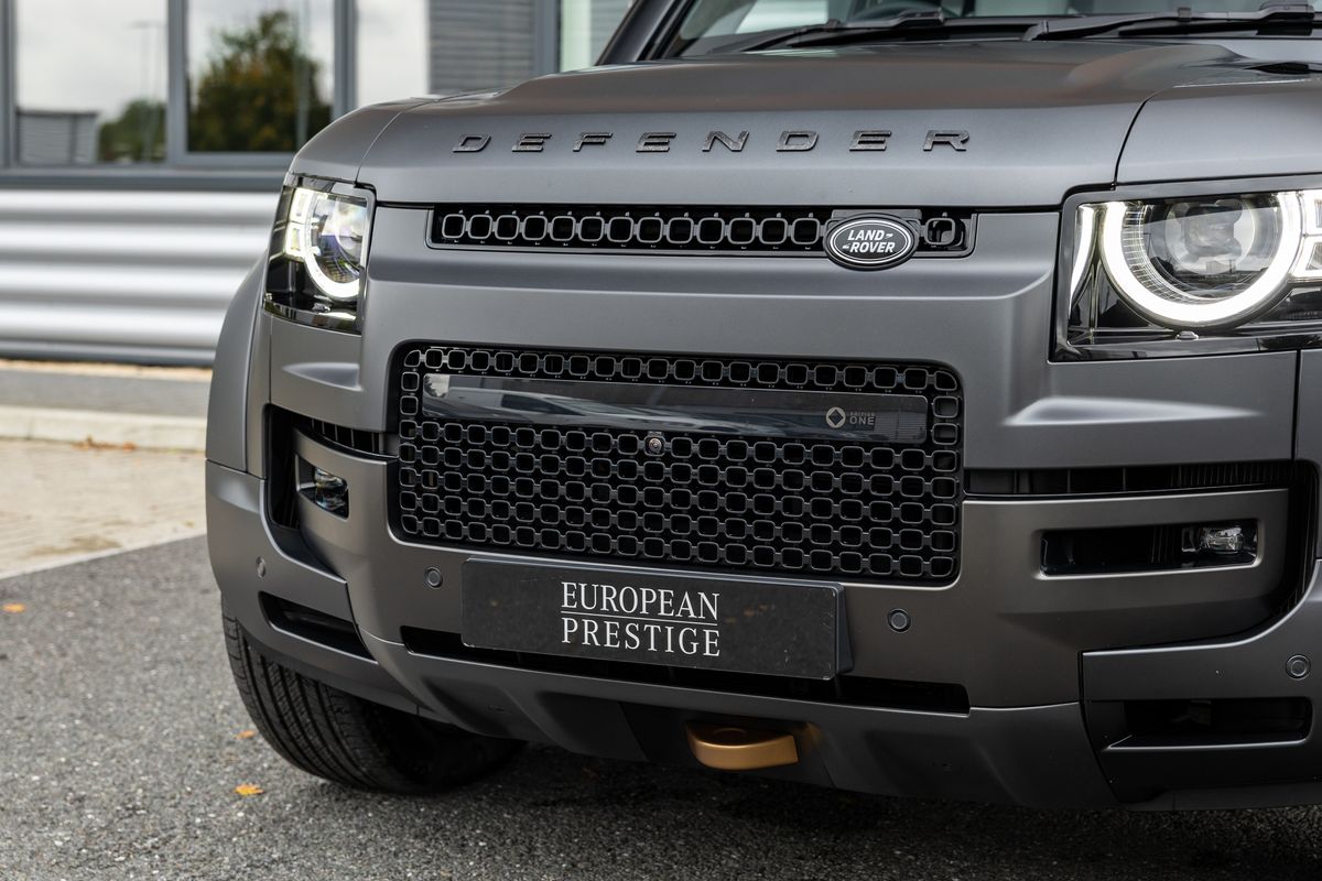2025 Land Rover Defender 110 OCTA Edition One