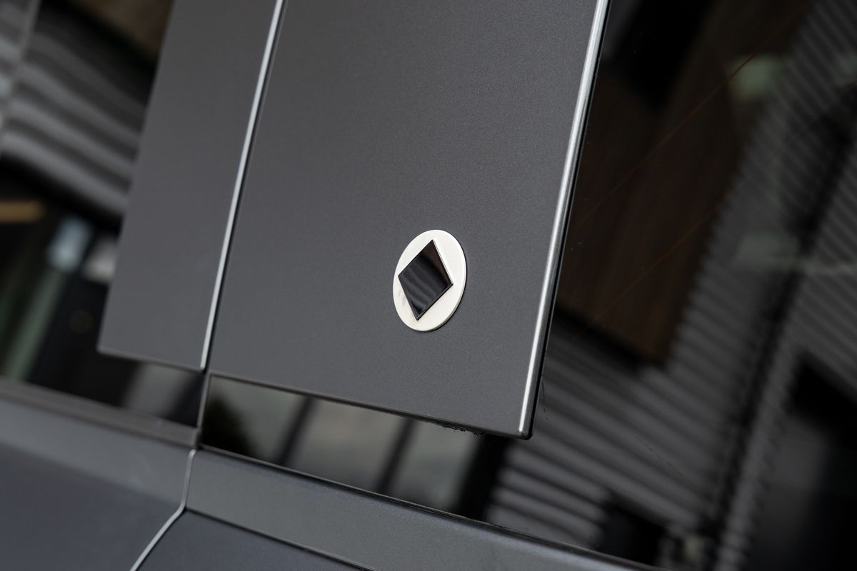 2025 Land Rover Defender 110 OCTA Edition One