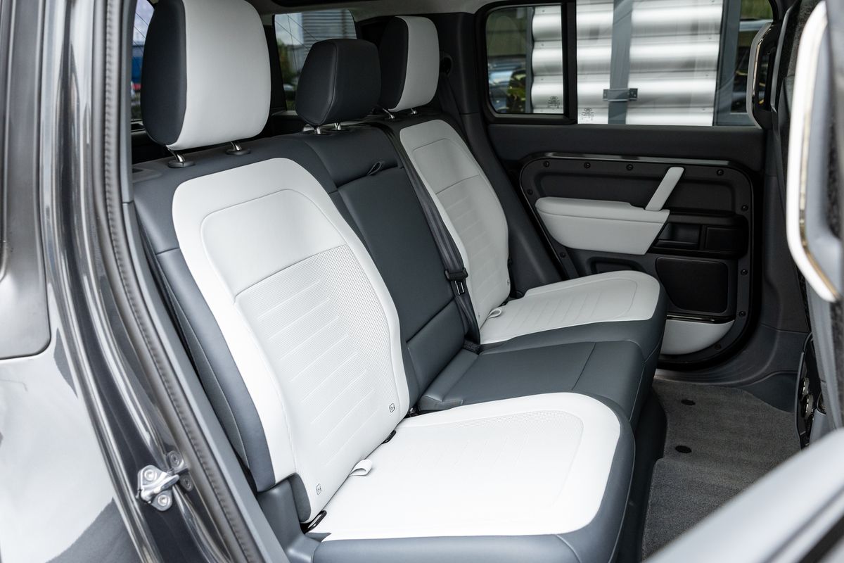 2025 Land Rover Defender 110 OCTA Edition One