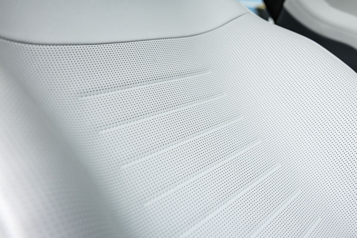 2025 Land Rover Defender 110 OCTA Edition One