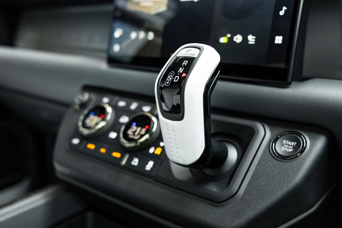 2025 Land Rover Defender 110 OCTA Edition One