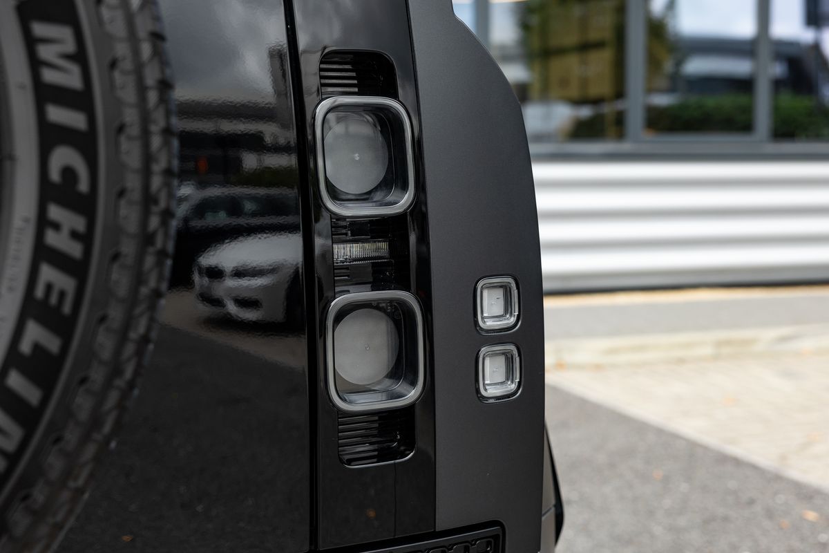 2025 Land Rover Defender 110 OCTA Edition One