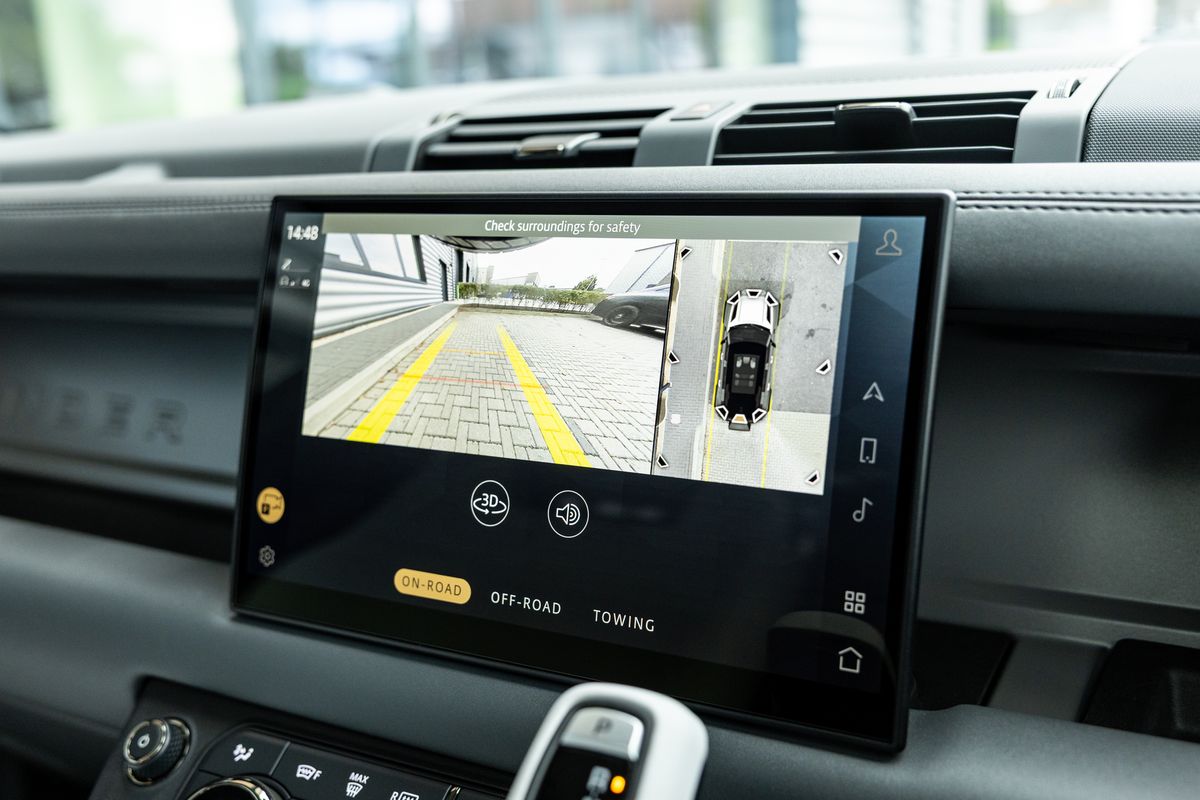 2025 Land Rover Defender 110 OCTA Edition One