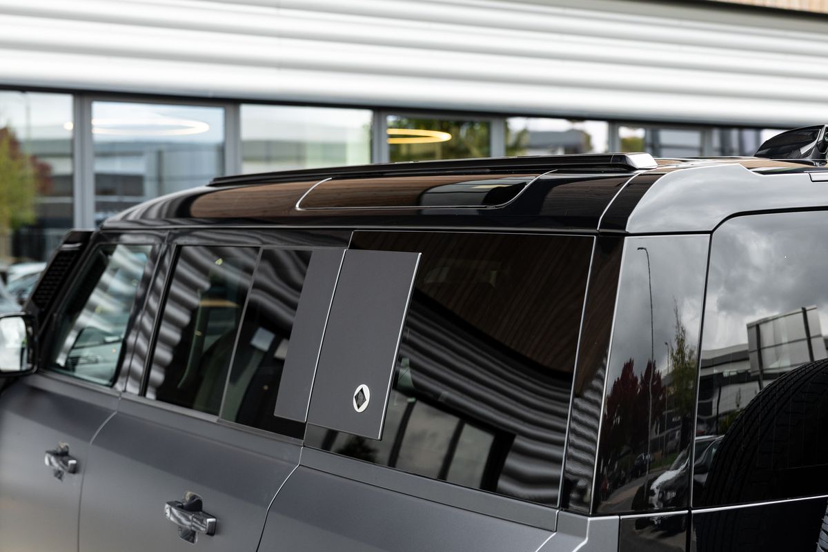 2025 Land Rover Defender 110 OCTA Edition One