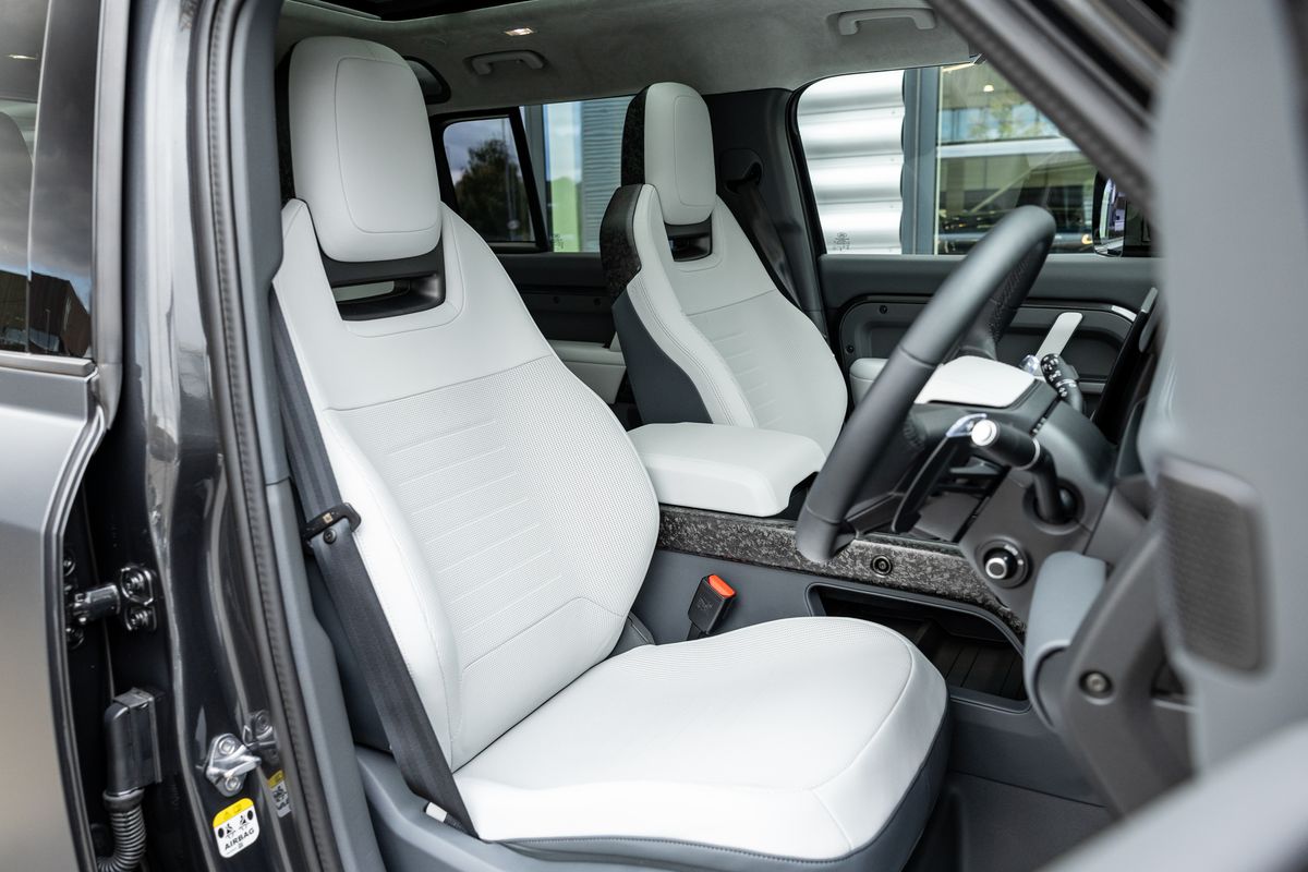 2025 Land Rover Defender 110 OCTA Edition One