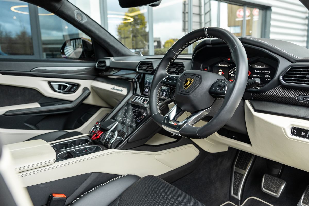 2022 Lamborghini Urus