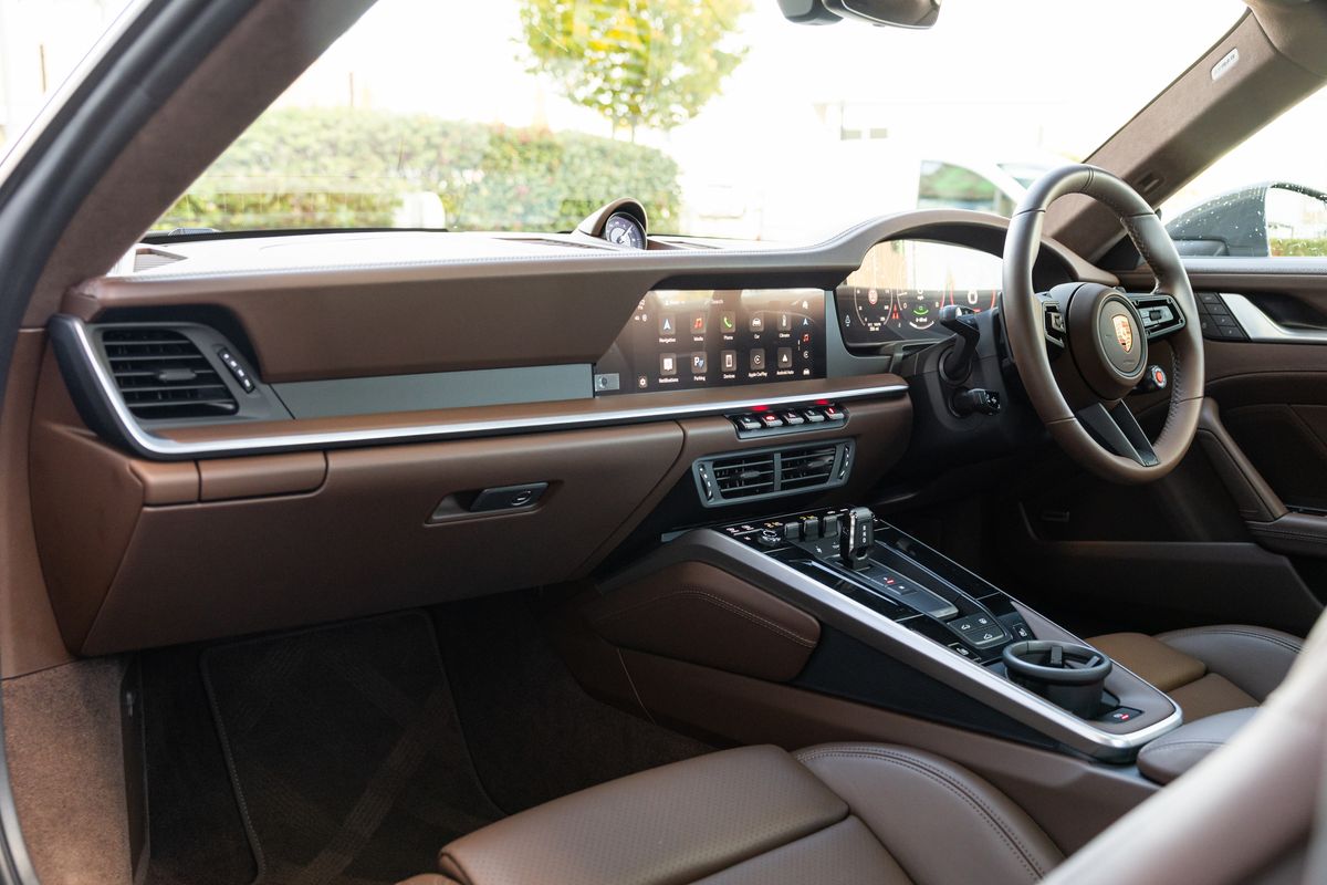 2025 Porsche 911 (992.2) Carrera GTS