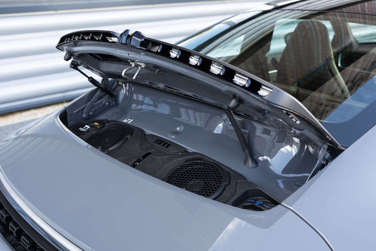 2025 Porsche 911 (992.2) Carrera GTS