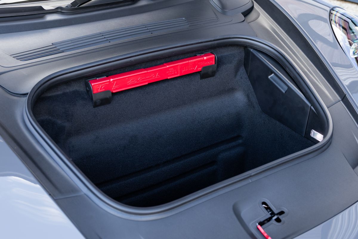 2025 Porsche 911 (992.2) Carrera GTS