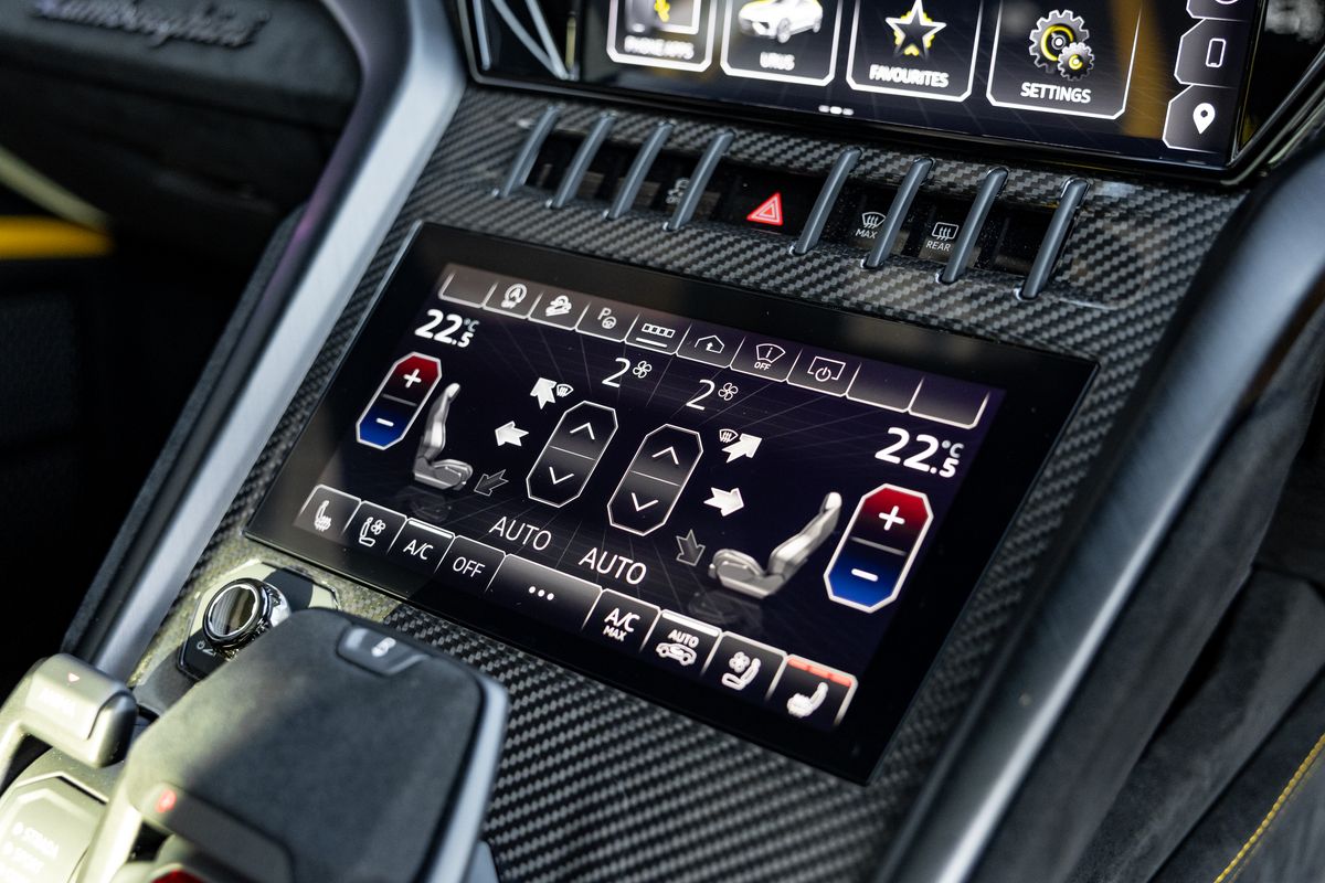 2023 Lamborghini Urus Performante