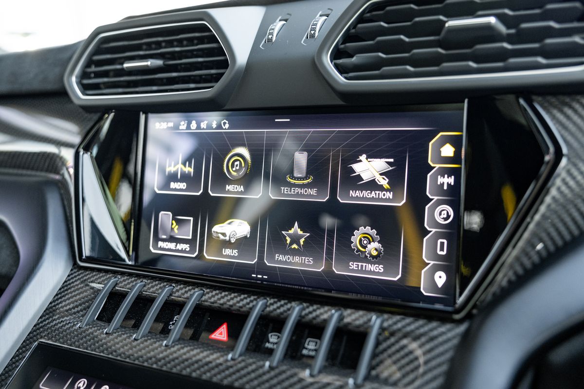 2023 Lamborghini Urus Performante