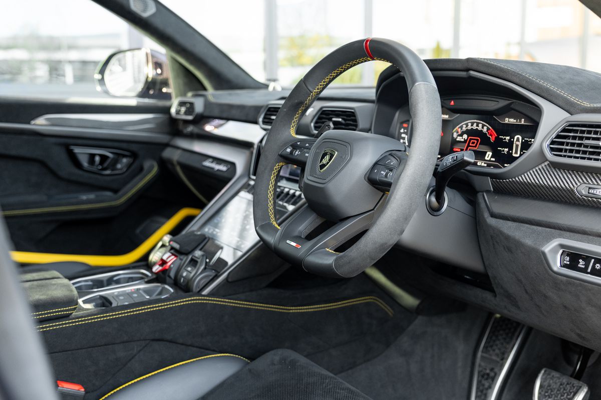 2023 Lamborghini Urus Performante