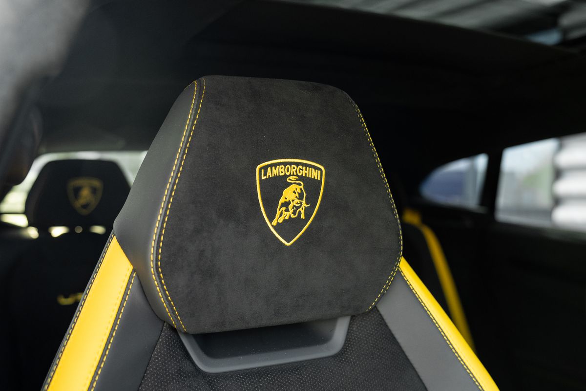 2023 Lamborghini Urus Performante