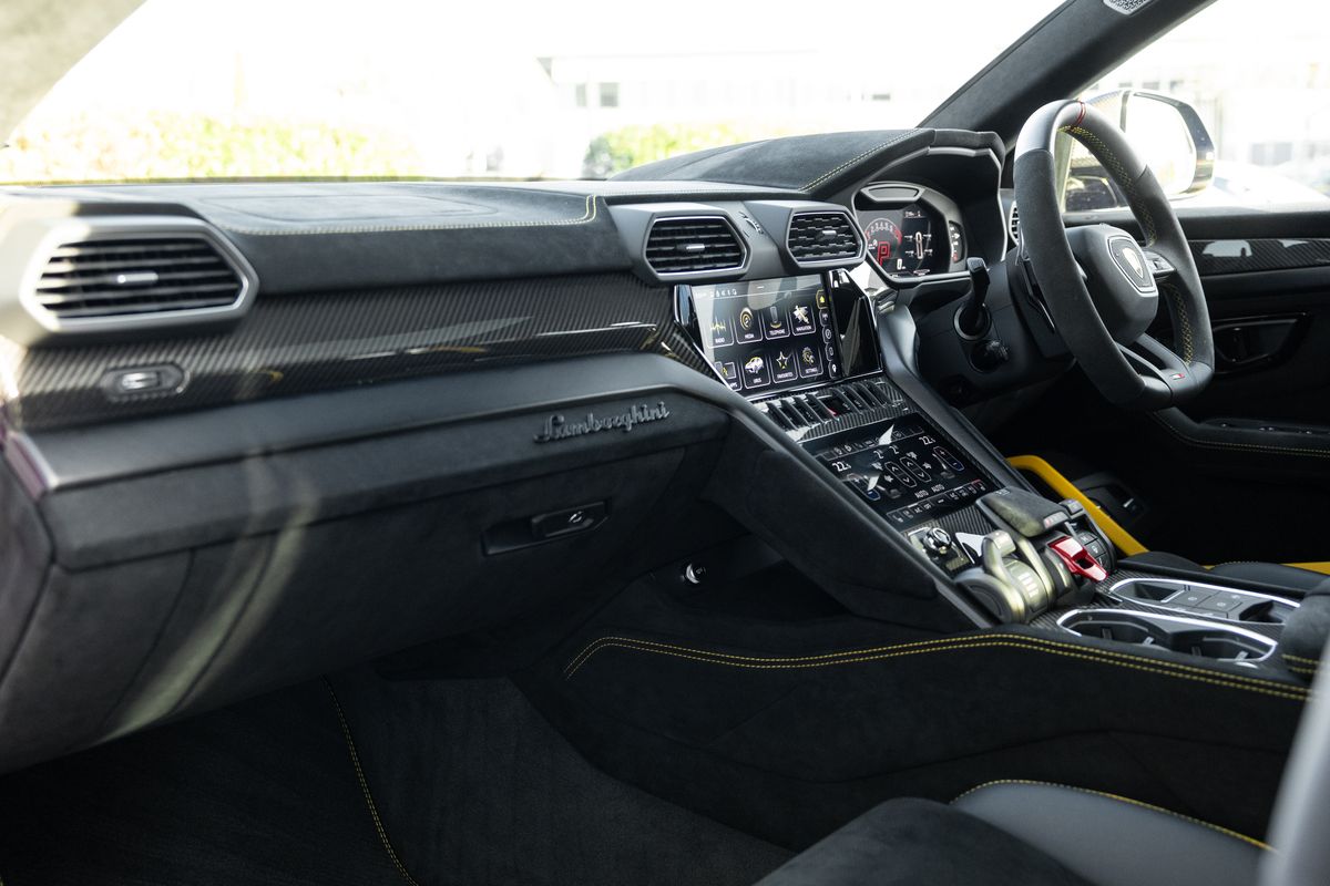 2023 Lamborghini Urus Performante