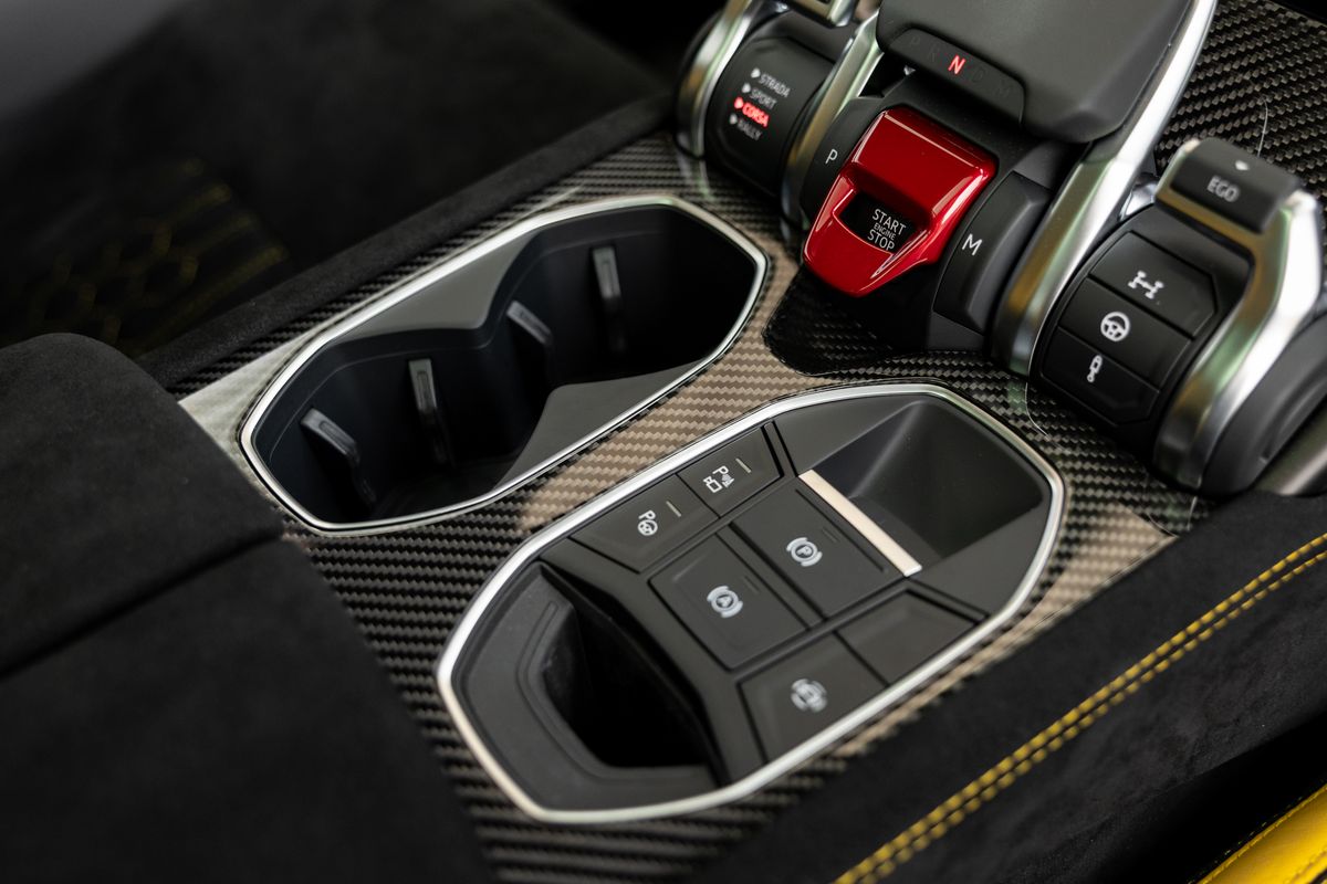 2024 Lamborghini Urus Performante